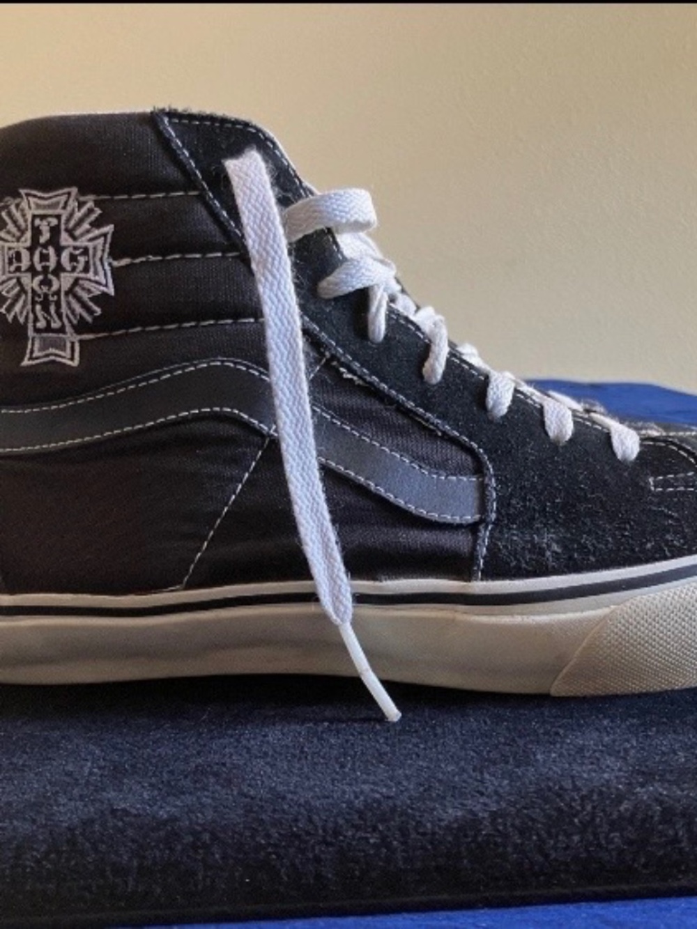 Vans 2001 Dogtown & Z Boys Sk8-Hi Black High Top Shoes, Great Shape